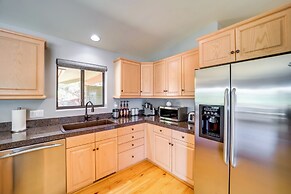 Hot Tub, Fire Pit & Deck: Chic Arizona Retreat