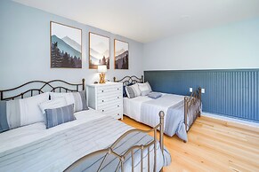 Hot Tub, Fire Pit & Deck: Chic Arizona Retreat