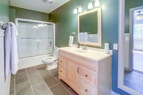 Hot Tub, Fire Pit & Deck: Chic Arizona Retreat