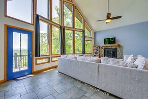 Cozy Murphy Cabin Retreat: Fireplace & Mtn Views!