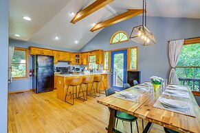 Cozy Murphy Cabin Retreat: Fireplace & Mtn Views!