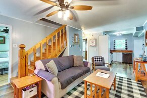 Pet-friendly Murphy Home: Grilling Deck + Fire Pit