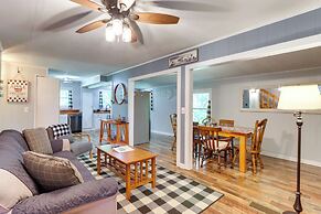 Pet-friendly Murphy Home: Grilling Deck + Fire Pit