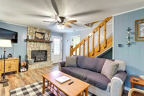 Pet-friendly Murphy Home: Grilling Deck + Fire Pit