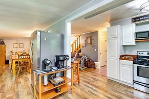 Pet-friendly Murphy Home: Grilling Deck + Fire Pit