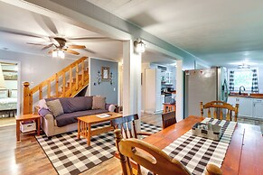 Pet-friendly Murphy Home: Grilling Deck + Fire Pit