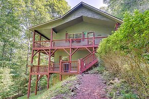 Quiet Murphy Hideaway w/ Decks & Outdoor Fireplace