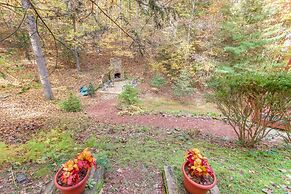 Quiet Murphy Hideaway w/ Decks & Outdoor Fireplace
