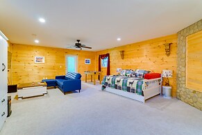 Quiet Murphy Hideaway w/ Decks & Outdoor Fireplace