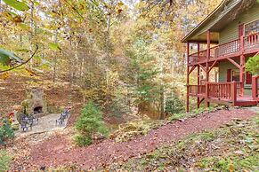 Quiet Murphy Hideaway w/ Decks & Outdoor Fireplace