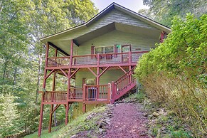 Quiet Murphy Hideaway w/ Decks & Outdoor Fireplace