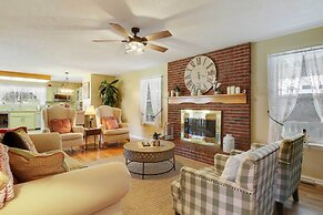 Spacious Murphy Home w/ Game Room + Fire Pit!