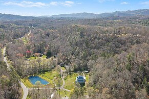 Spacious Murphy Home w/ Game Room + Fire Pit!