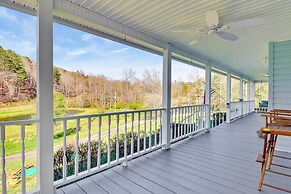 Spacious Murphy Home w/ Game Room + Fire Pit!