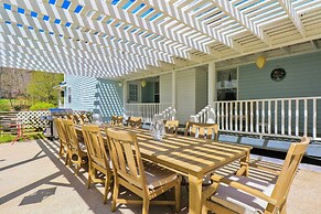 Spacious Murphy Home w/ Game Room + Fire Pit!