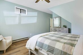 Spacious Murphy Home w/ Game Room + Fire Pit!