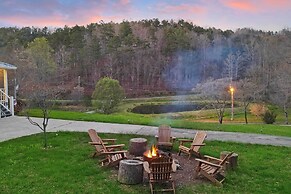 Spacious Murphy Home w/ Game Room + Fire Pit!