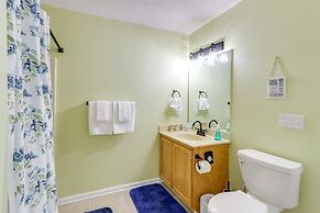 Spacious Murphy Home w/ Game Room + Fire Pit!