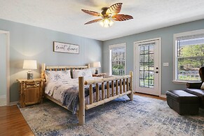 Spacious Murphy Home w/ Game Room + Fire Pit!