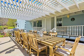 Spacious Murphy Home w/ Game Room + Fire Pit!