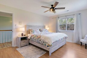 Spacious Murphy Home w/ Game Room + Fire Pit!