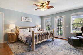 Spacious Murphy Home w/ Game Room + Fire Pit!