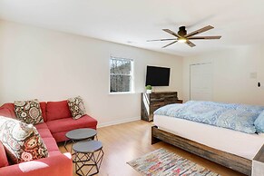 Spacious Murphy Home w/ Game Room + Fire Pit!