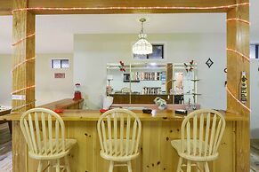 Spacious Murphy Home w/ Game Room + Fire Pit!