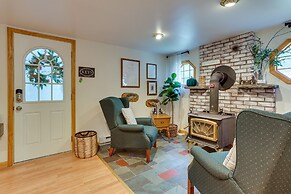 Huguenot Retreat w/ Screened Porch & Lake Access!