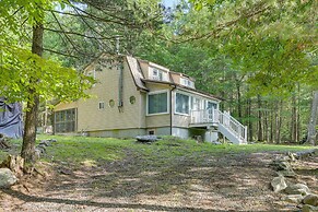 Huguenot Retreat w/ Screened Porch & Lake Access!