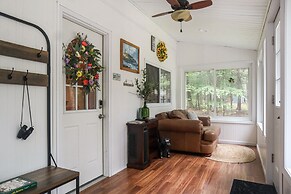 Huguenot Retreat w/ Screened Porch & Lake Access!