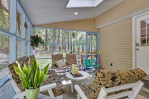 Huguenot Retreat w/ Screened Porch & Lake Access!