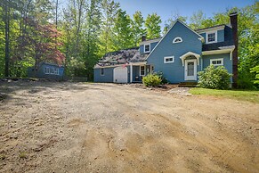 Cozy North Conway Retreat w/ Deck & Fire Pit!