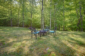 Cozy North Conway Retreat w/ Deck & Fire Pit!