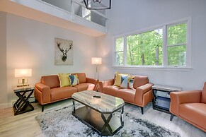 Cozy North Conway Retreat w/ Deck & Fire Pit!