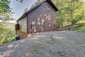 Murphy Cabin w/ Deck & Sweeping Mountain Views!