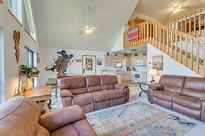 Murphy Cabin w/ Deck & Sweeping Mountain Views!