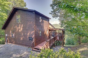 Murphy Cabin w/ Deck & Sweeping Mountain Views!