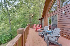 Murphy Cabin w/ Deck & Sweeping Mountain Views!