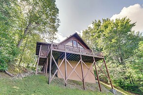 Murphy Cabin w/ Deck & Sweeping Mountain Views!