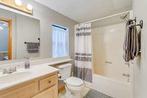 Murphy Cabin w/ Deck & Sweeping Mountain Views!