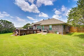 Inviting Granbury Home w/ Fire Pit: 3 Mi to Lake!