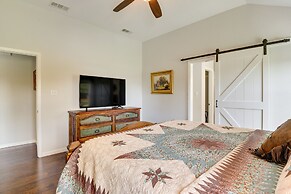 Inviting Granbury Home w/ Fire Pit: 3 Mi to Lake!