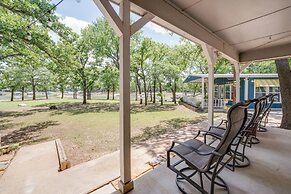 Yard, Dock & Boat Slip: Lake Bridgeport Cabin!