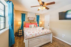 Yard, Dock & Boat Slip: Lake Bridgeport Cabin!