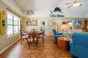 Yard, Dock & Boat Slip: Lake Bridgeport Cabin!