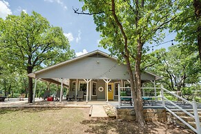 Yard, Dock & Boat Slip: Lake Bridgeport Cabin!