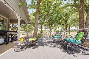 Yard, Dock & Boat Slip: Lake Bridgeport Cabin!