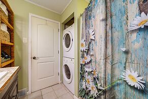 Fire Pit & Mtn Views: North Carolina Abode!