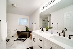 Arden Home w/ Private Hot Tub ~ 17 Mi to Asheville